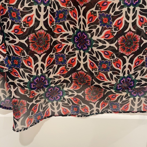 Old Navy blouse.  Size large - Picture 4 of 4